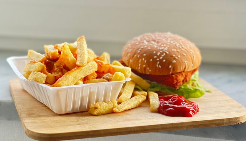 daves hot chicken classic sandwich